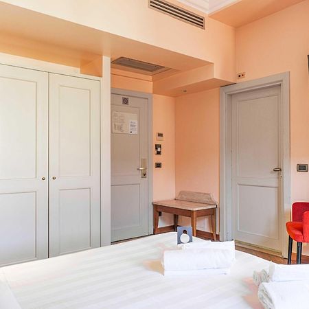 บีแอนด์บี โฮเทล ฟิเรนเซ เลารุส อัล ดูโอโม Hotel ฟลอเรนซ์ ภายนอก รูปภาพ