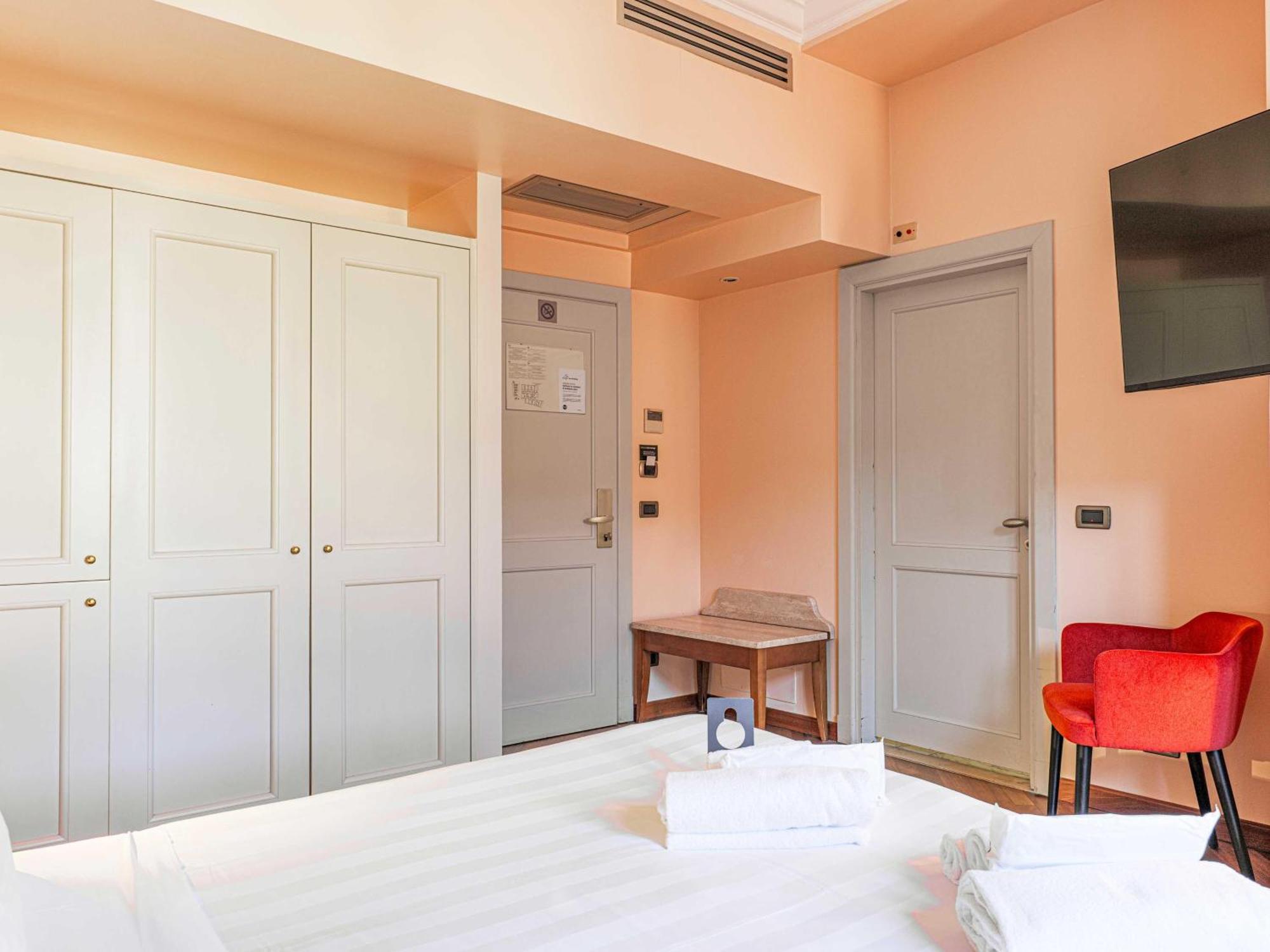 บีแอนด์บี โฮเทล ฟิเรนเซ เลารุส อัล ดูโอโม Hotel ฟลอเรนซ์ ภายนอก รูปภาพ
